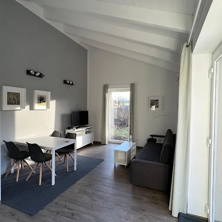 Дом отдыха Auszeit Mit Sauna Schwarz (Mecklenburgische Seenplatte)